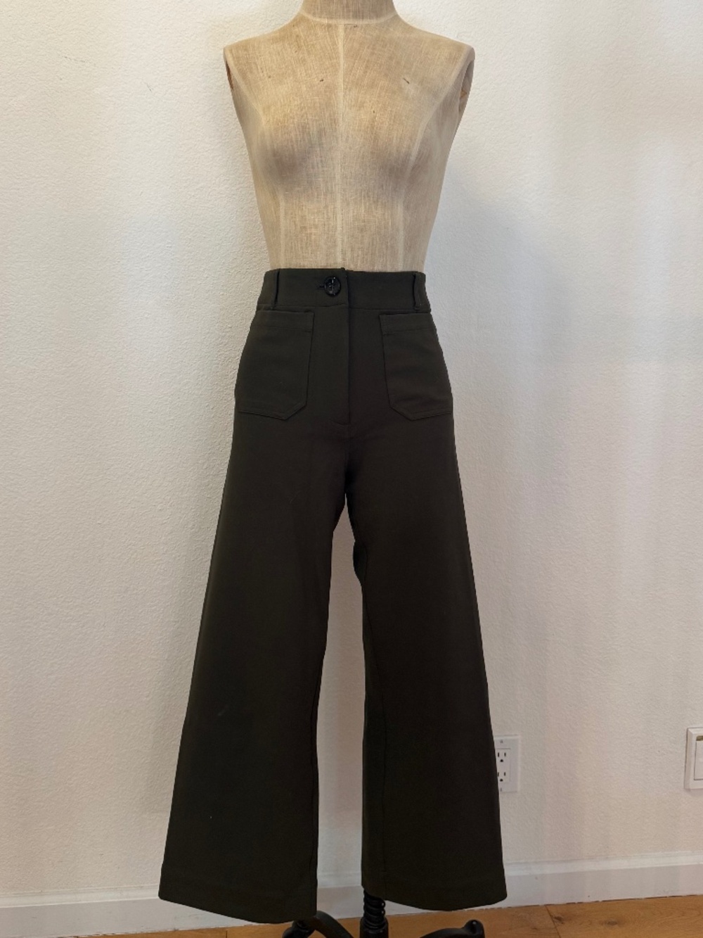 Quince | Ultra-Stretch Ponte Cropped Wide Leg Pants | US W 2 | Olive